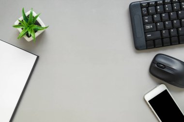 Ofis Büro Kırtasiye ile tablo Üstten Görünüm