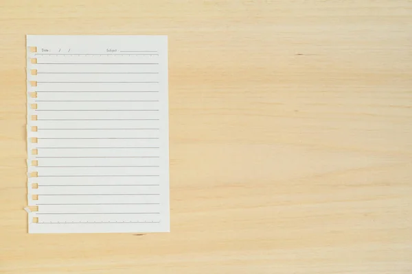 Empty paper note on wood background — Stock Photo, Image