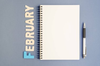 Defter ile kalem ve Şubat metin