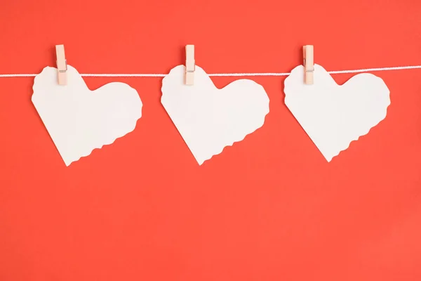 Paper hearts on red background — Stock Photo, Image