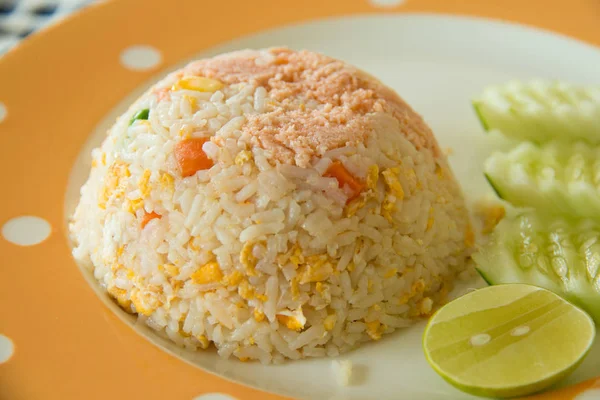 Karides yumurta Fried pilav.