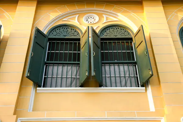 eski klasik penceresini açma.