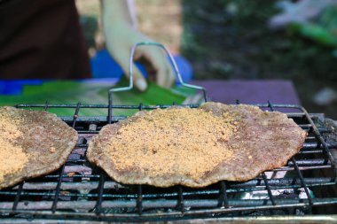 Susam yapışkan pirinç gözleme