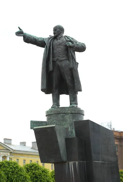 Denkmal für Wladimir Lenin auf dem Lenin-Platz, Sankt Petersburg, Russland Juli 2017 — Stockfoto