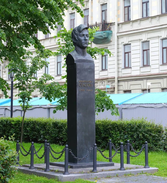 Monumento all'architetto Stasov, prospettiva Izmailovsky, San Pietroburgo, Russia luglio 2017 — Foto Stock