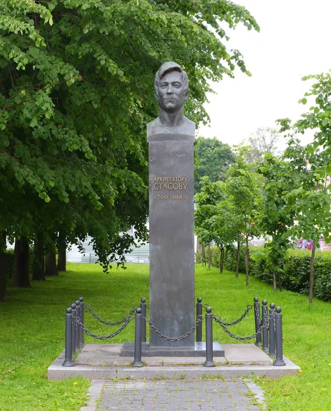 Monumento all'architetto Stasov, prospettiva Izmailovsky, San Pietroburgo, Russia luglio 2017 — Foto Stock