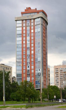 Camdan yüksek binalar, Podvoyskogo Ulitsa 26, Saint Petersburg, Rusya Temmuz 2017
