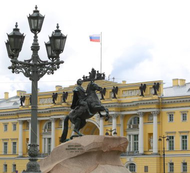 Anıt büyük Senato kare St. Petersburg Rusya üstünde Temmuz 2017 Peter
