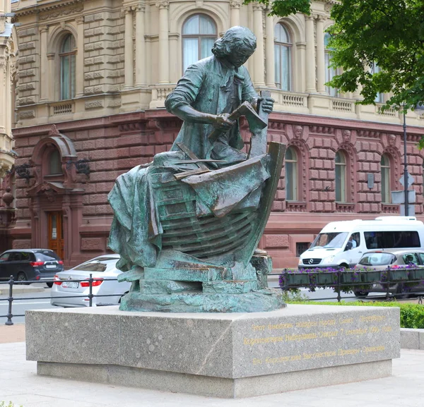 Monument to Peter the great, Admiralteyskaya naberegnaya, Saint-Petersburg, Russia July 2017 — Stock Photo, Image