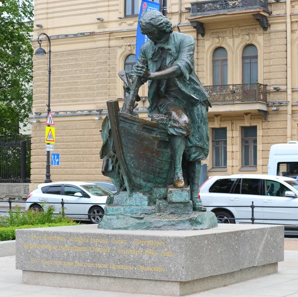 Monumento a Pedro o grande, Almirante yskaya naberegnaya, São Petersburgo, Rússia julho 2017 — Fotografia de Stock