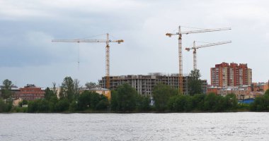 Konut inşaatı, Prospekt Obukhovskoi Oborony, Saint-Petersburg, Rusya Haziran 2017 