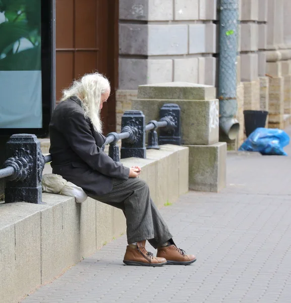 A beggar on the street, Kamennoostrovsky prospect, Saint Petersburg, Russia July 2017 — Stock Photo, Image