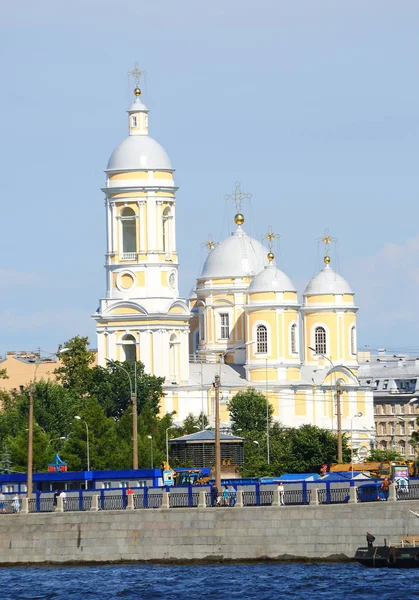 Catedral del Príncipe Vladimir, Blokhina ulitsa 26, San Petersburgo, Rusia julio 2017. — Foto de Stock