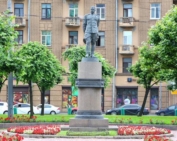 Le monument au maréchal Govorov ploschad Stachek, Saint-Pétersbourg, Russie Août 2017 — Photo