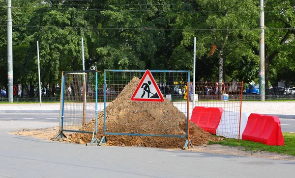 Sok homok, hogy javítsa a közúti javítás, ploschad Mugestva, Szentpétervár, Oroszország augusztus 2017 — Stock Fotó