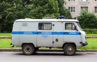 Araba Rus polisi, Gribakinykh ulitsa, Saint Petersburg, Rusya Eylül 2017