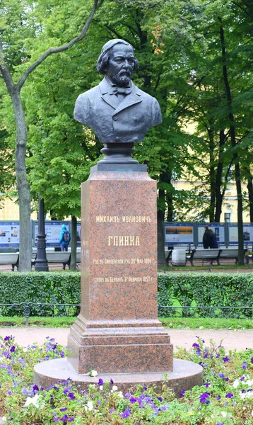 記念碑へグリンカ,アレキサンドロフスキー庭園,サンクトペテルブルク,ロシア10月2017 — ストック写真