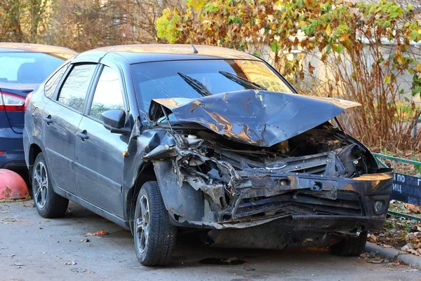 Voiture cassée noir — Photo