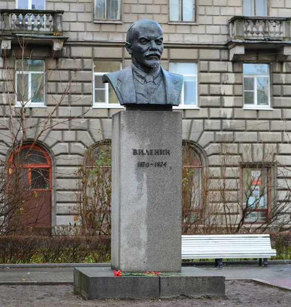 Il monumento a Lenin, Lenin ulitsa, San Pietroburgo, Russia novembre 2017 — Foto Stock