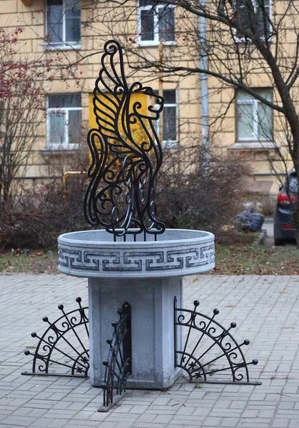 Escultura Urbana Moderna Griffin Calle Stakhanovtsev San Petersburgo Rusia Noviembre — Foto de Stock