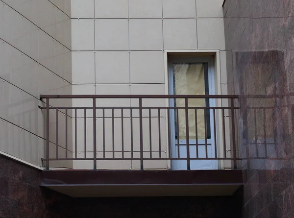 Небольшой Балкон Современного Жилого Здания — стоковое фото