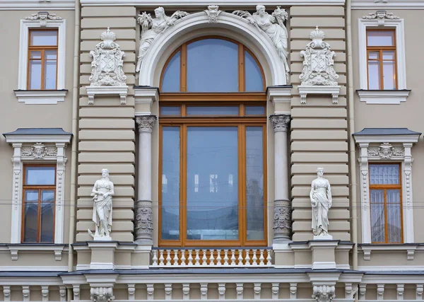 Grande Janela Fachada Uma Casa Velha Griboyedov Canal Embankment São — Fotografia de Stock