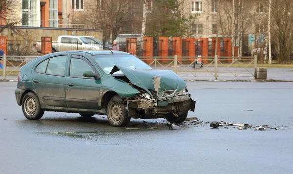 Une Voiture Est Écrasée Après Accident Route Ulitsa Kollontai Saint — Photo