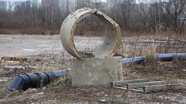 Старое Бетонное Кольцо Пустыре — стоковое фото