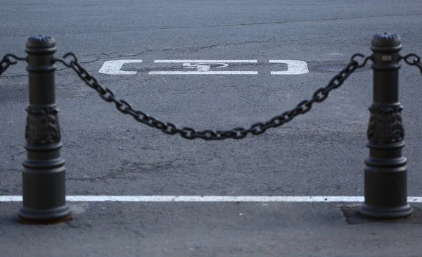 Behindertensymbol Auf Dem Stadtparkplatz — Stockfoto