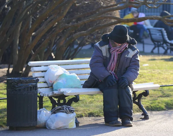Sitting Bench Homeless Nevsky Prospekt Saint Peterburg Russia March 2020 — Stock Photo, Image