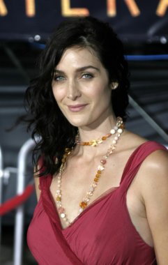 aktris Carrie Anne Moss