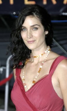 aktris Carrie Anne Moss