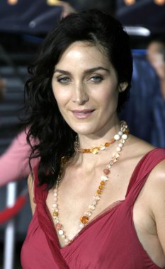 aktris Carrie Anne Moss