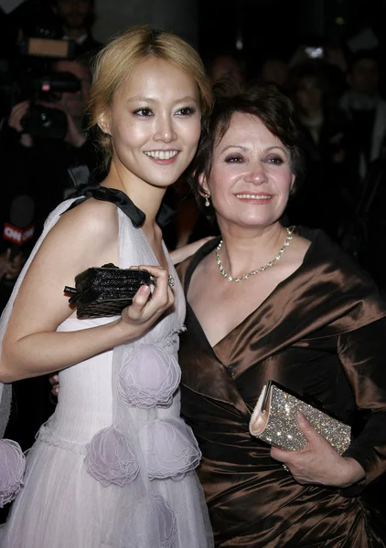 Adriana Barraza i Rinko Kikuchi — Zdjęcie stockowe