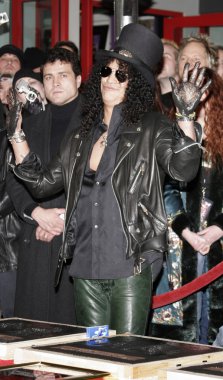 Eğik çizgi, Ronnie James Dio ve Terry Bozzio