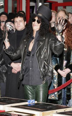 Eğik çizgi, Ronnie James Dio ve Terry Bozzio