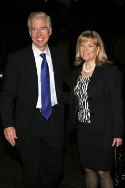 politikacı Gray Davis