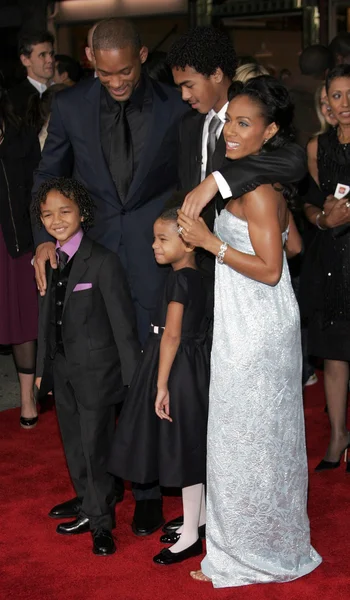 Jada Pinkett Smith, Will Smith, Jaden Smith and Willow Smith — Stock Photo, Image