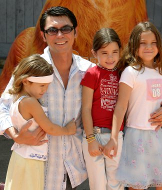 aktör Lou Diamond Phillips