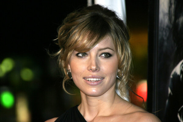 Актриса Джессика Биль
