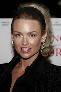 aktris Kelly Carlson