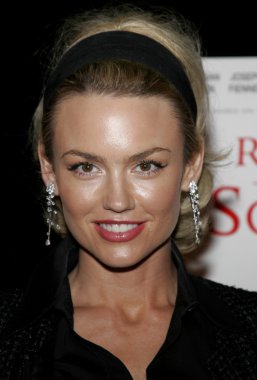 aktris Kelly Carlson
