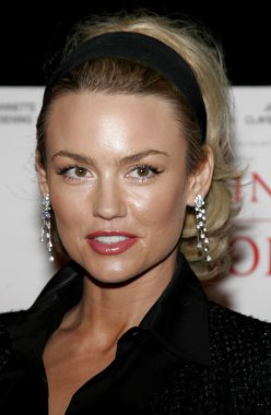 aktris Kelly Carlson