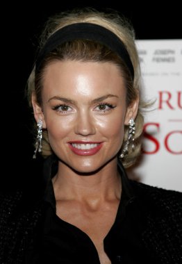 aktris Kelly Carlson