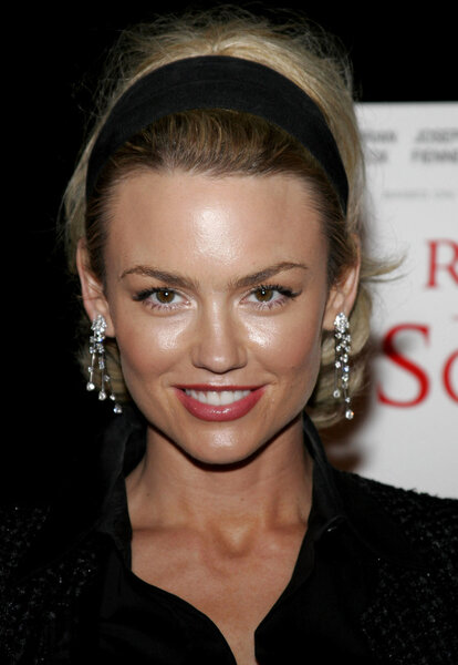 Actress Kelly Carlson