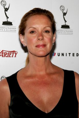 aktris Elizabeth Perkins