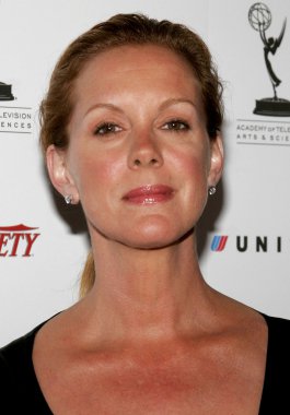 aktris Elizabeth Perkins