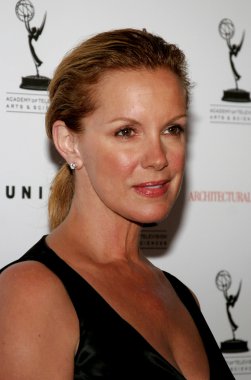 aktris Elizabeth Perkins