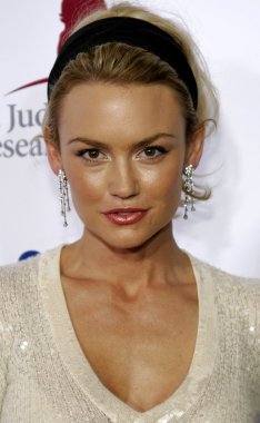 aktris Kelly Carlson