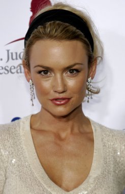aktris Kelly Carlson